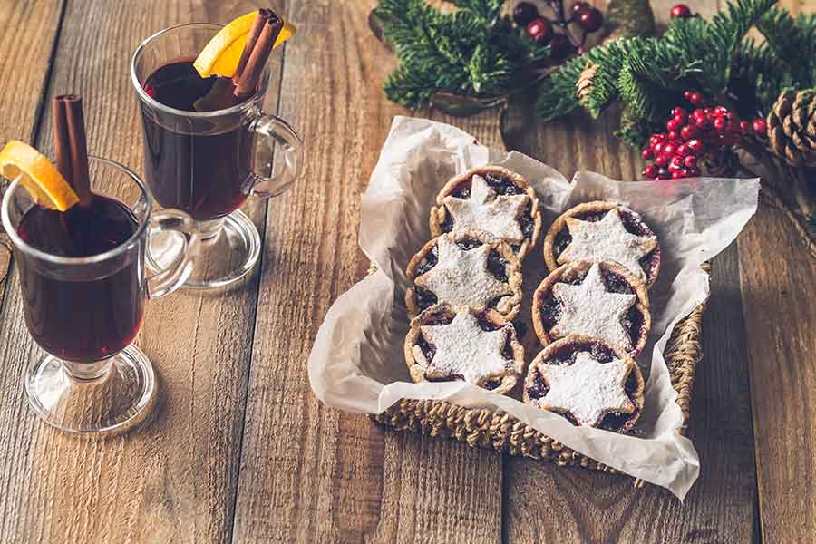 Mulled wine and mince pies